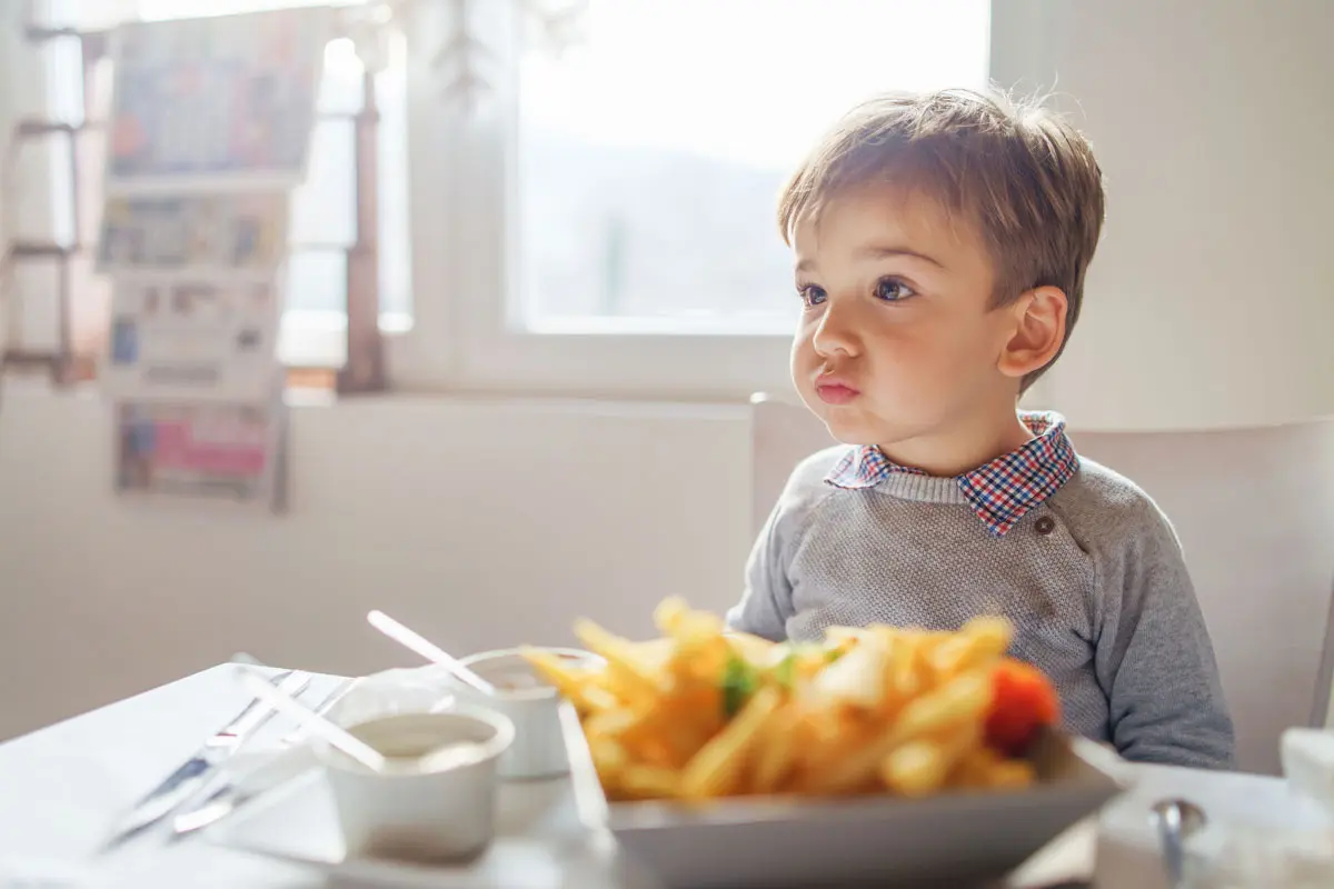 3 cosas extrañas (pero normales) que hacen los niños de 3 años