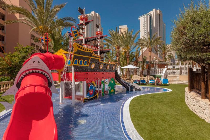 Apartotel Magic Tropical Splash Water Park, en Cala de Finestrat, Alicante