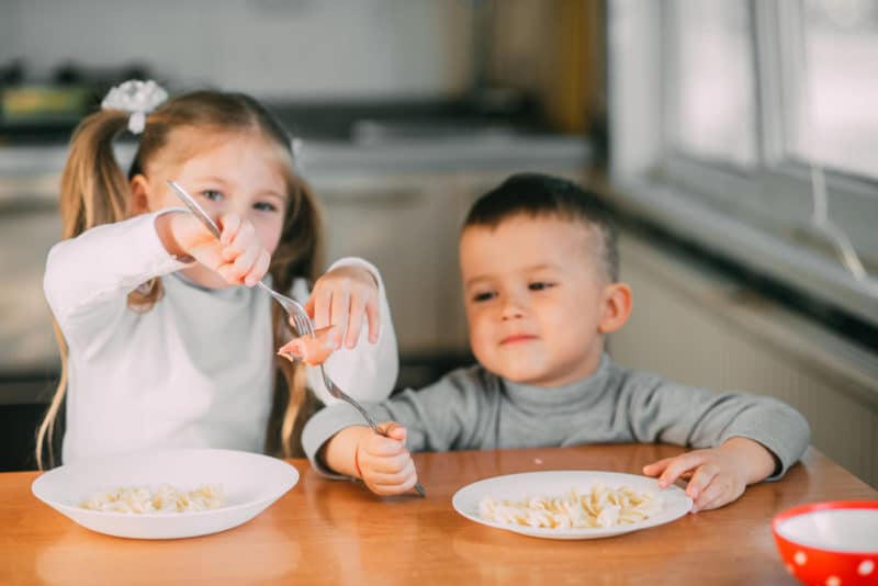 enseñar compartir niños
