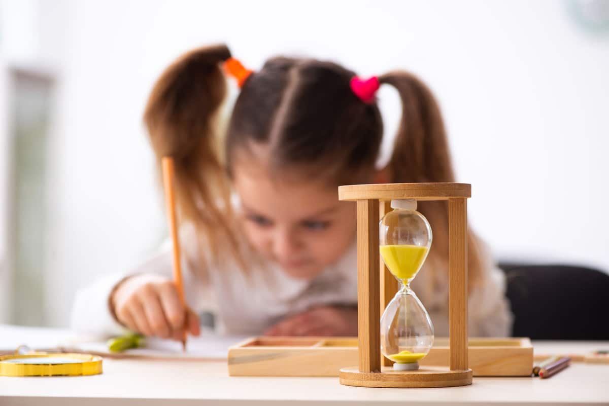 Cómo un simple reloj de arena puede ser la mejor idea para el día a día con  nuestros hijos - Educar es todo
