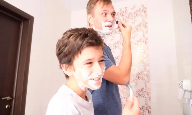 Primera maquinilla de afeitar para adolescentes