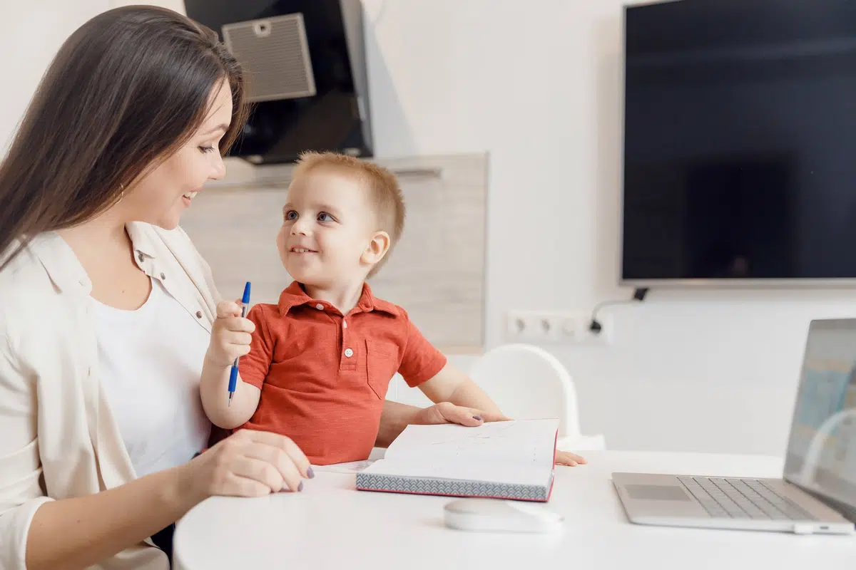 Enseña a tu hijo a escribir su nombre: ¿Cómo y cuándo hacerlo?