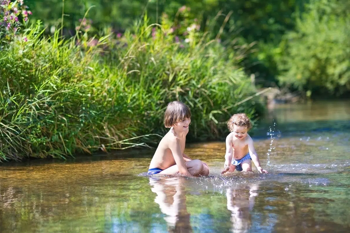 Los 10 mejores ríos para bañarse con niños en España