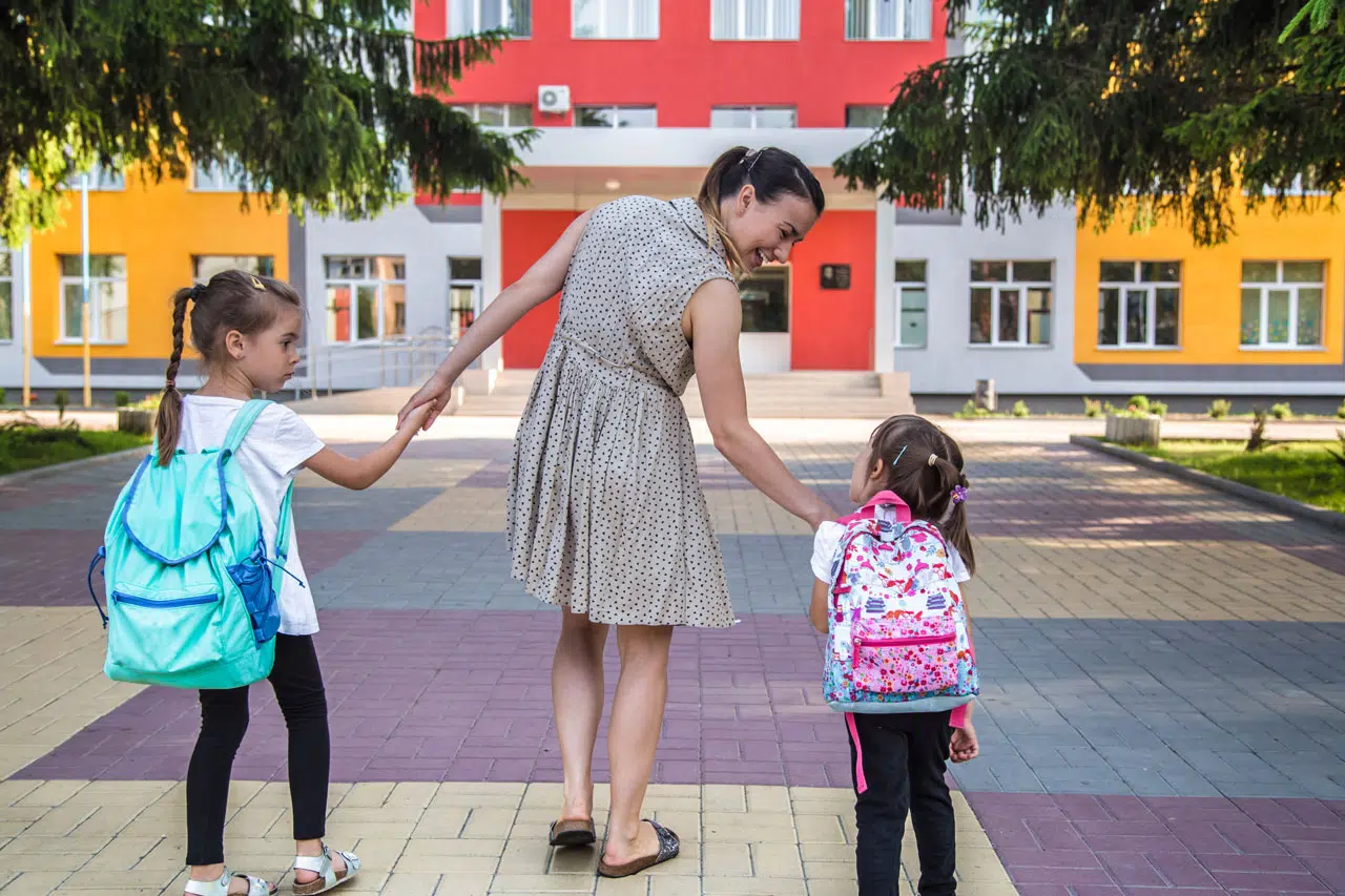 Por qué es bueno ir a la escuela caminando con tus hijos