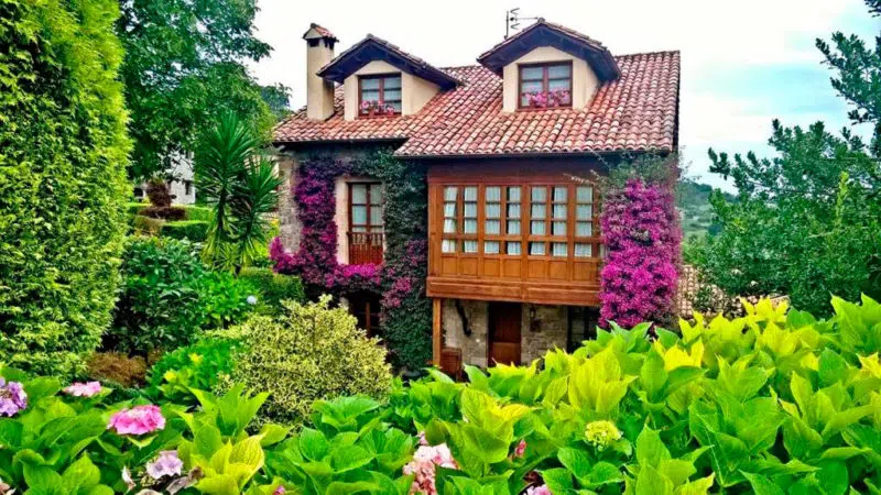 Casa Rural Trisqueles y Buganvillas, en Miravalles, Asturias
