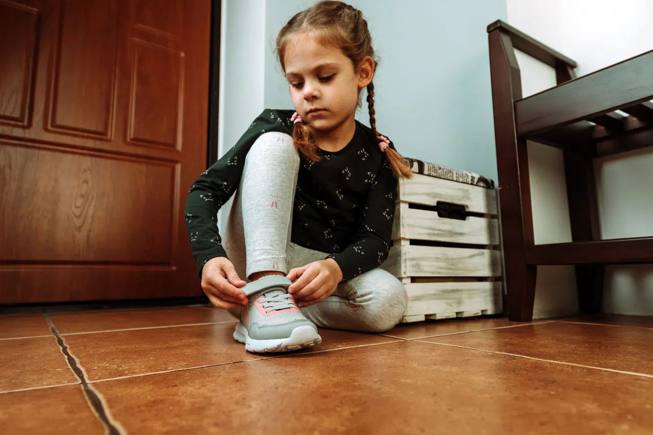 Por qué tu hijo no debe usar zapatos usados por otro niño