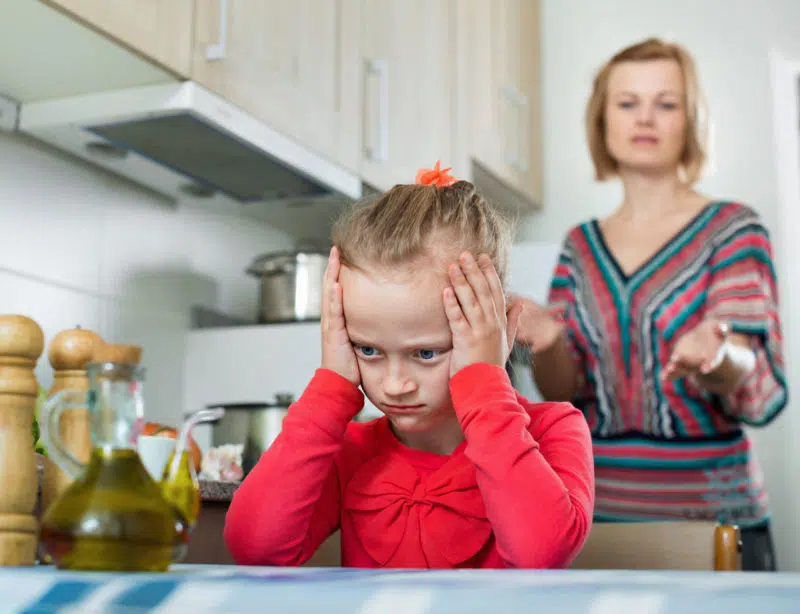 críticas negativas dañan cerebro infantil