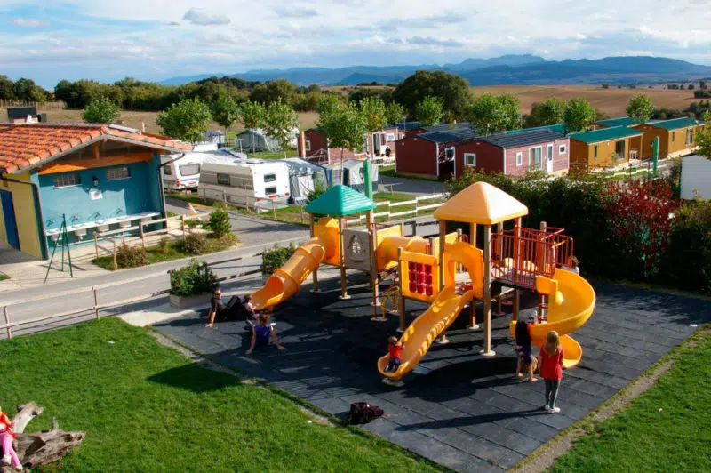 Camping El Roble Verde, en Nuvilla, Álava, País Vasco