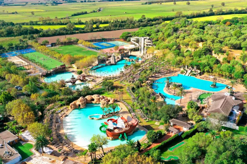 Camping El Delfín Verde, en Torroella de Montgrí, Girona