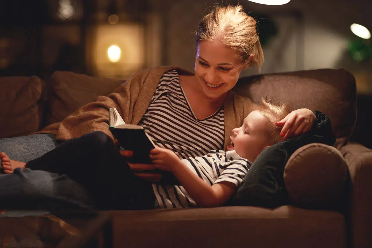 Tu hijo necesita que le cuentes un cuento antes de dormir