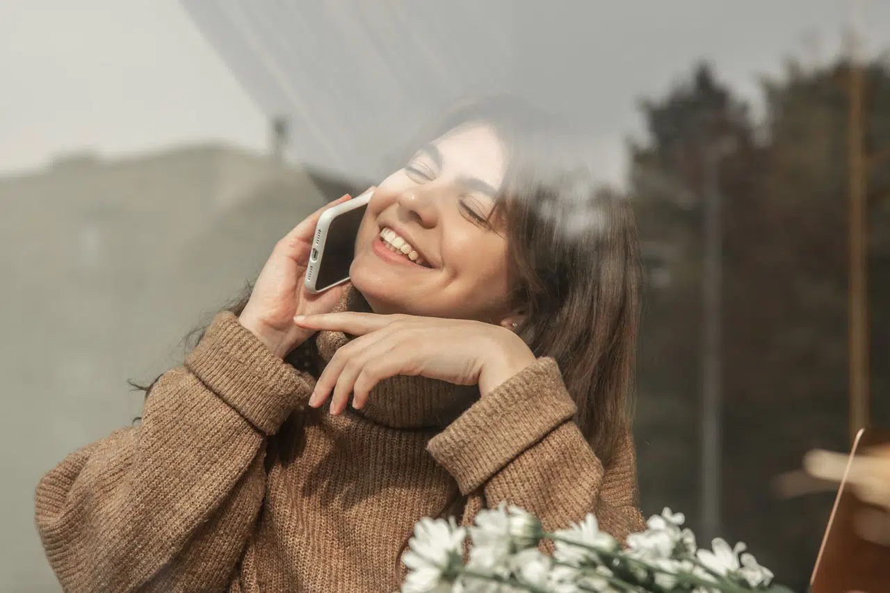 Escuchar a mamá por teléfono es tan reconfortante como un abrazo