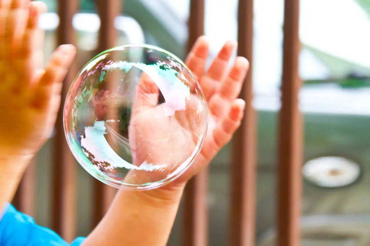 Cómo hacer pompas de jabón para pasar un rato divertido con los niños