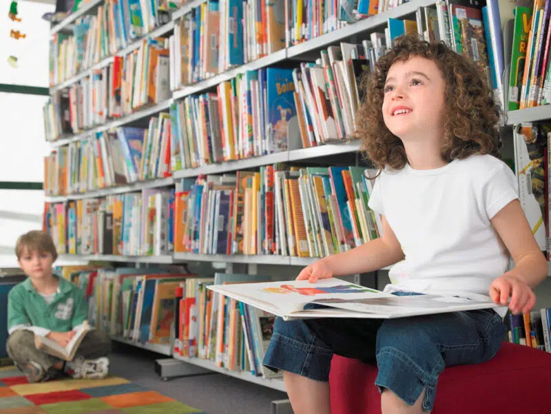 A qué edad empiezan a leer los niños