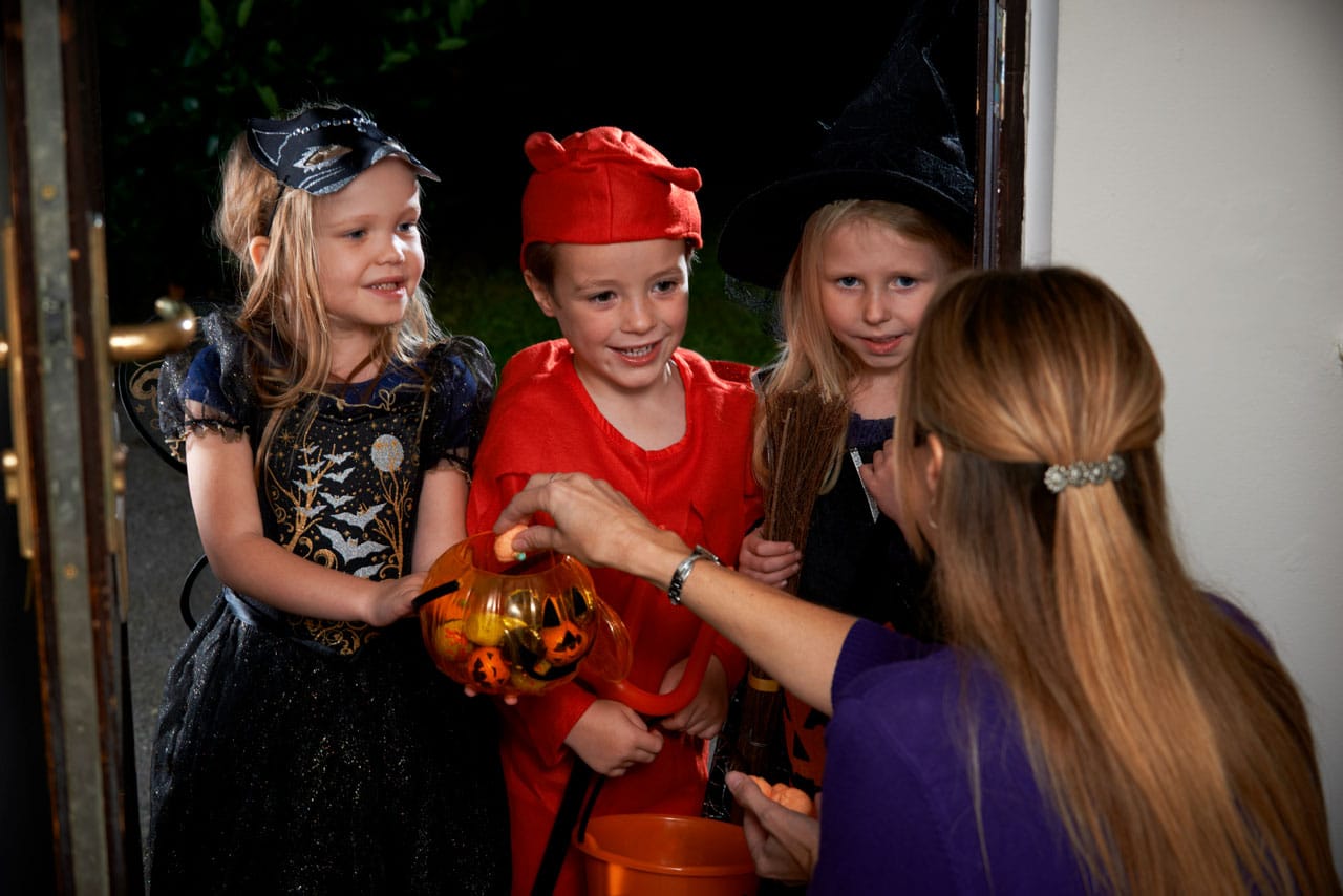 Cómo jugar al “truco o trato” con niños en Halloween - Etapa Infantil