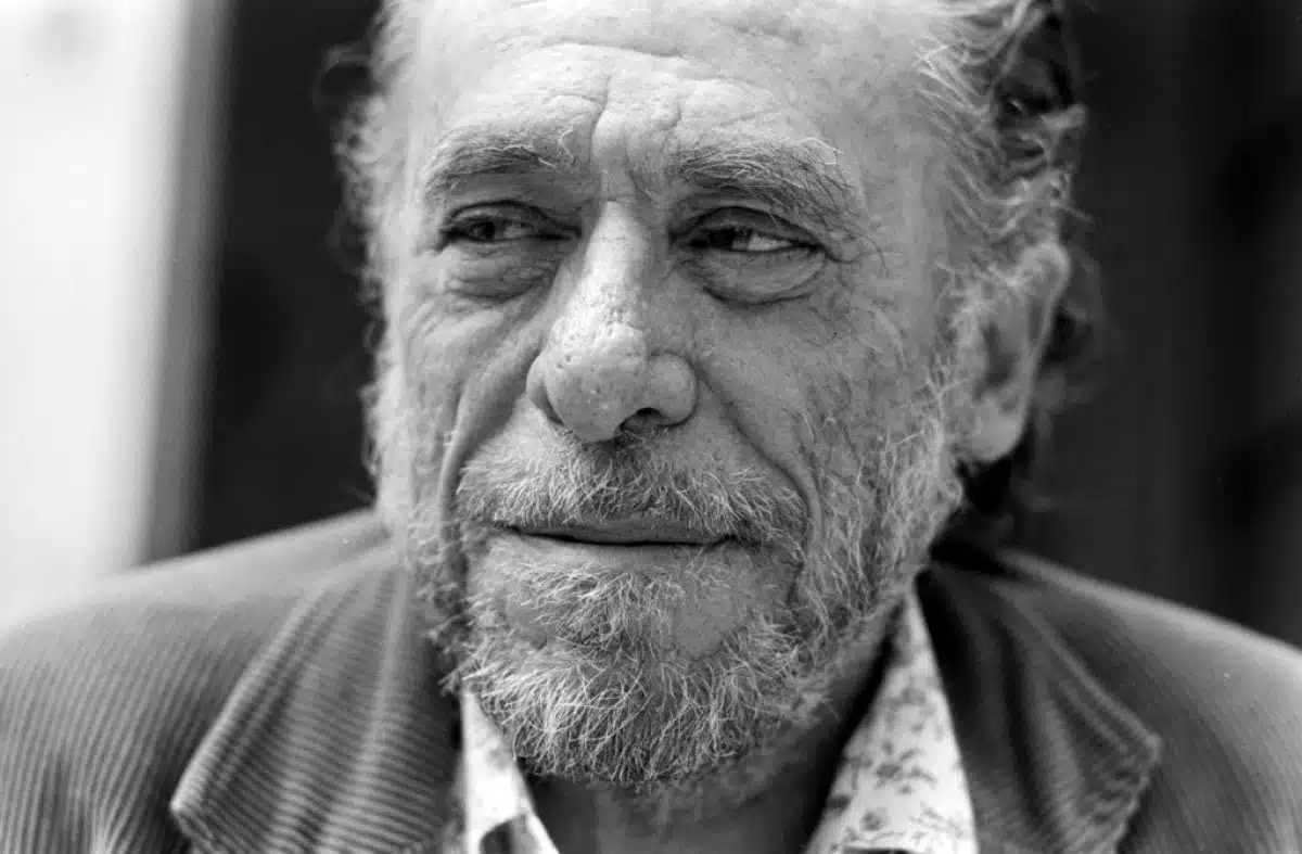 20 frases inspiradoras de Charles Bukowski para reflexionar sobre la vida