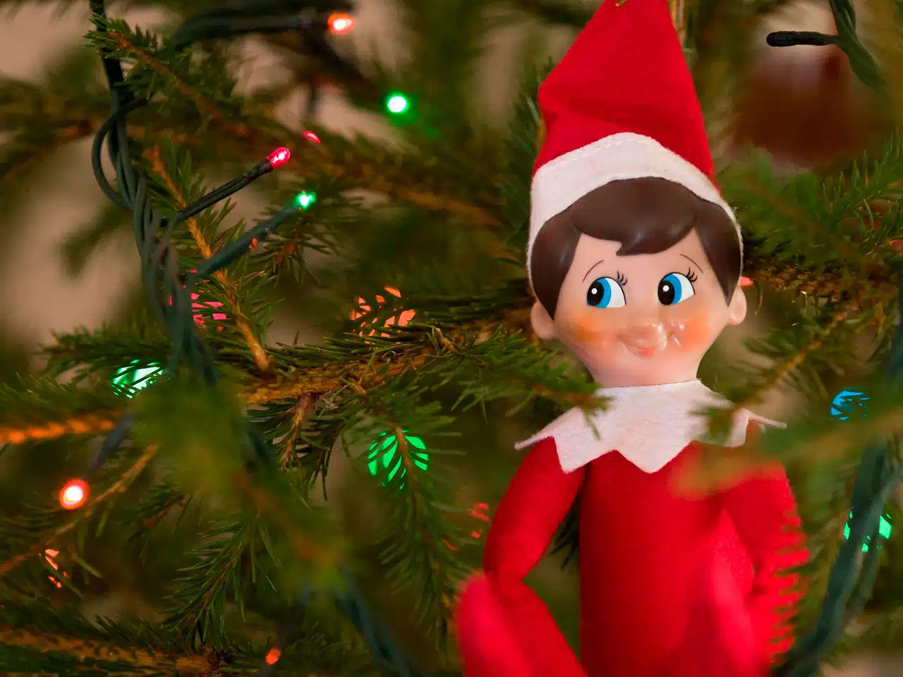 El elfo travieso, una divertida tradición para disfrutar en Navidad