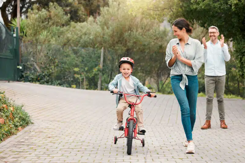 Padres orgullosos de sus hijos