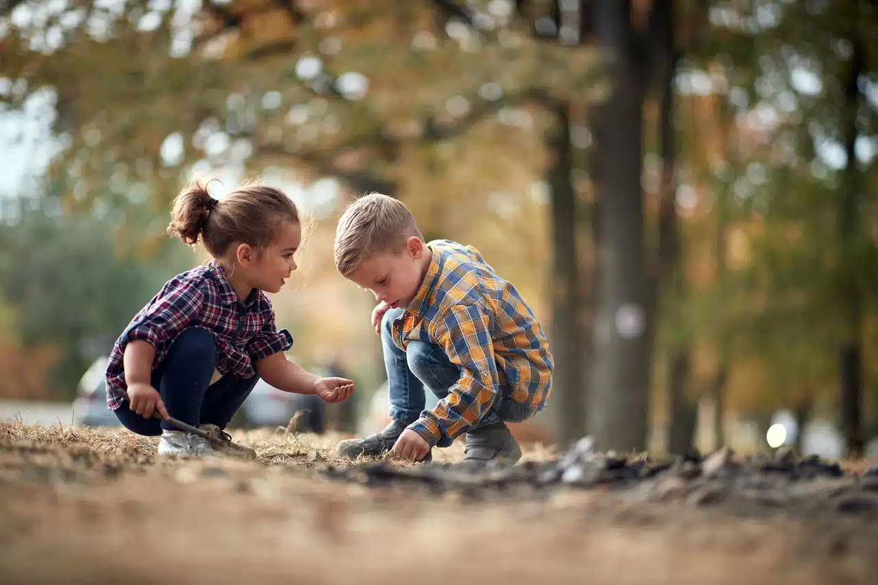 Riesgos de la sobreprotección en la crianza: fomentando la autonomía de tus hijos