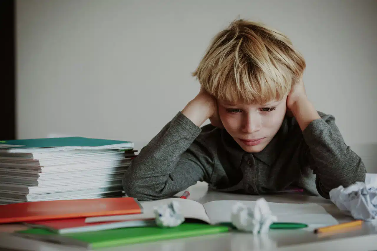 5 estrategias efectivas para ayudar a tus hijos con el estrés escolar