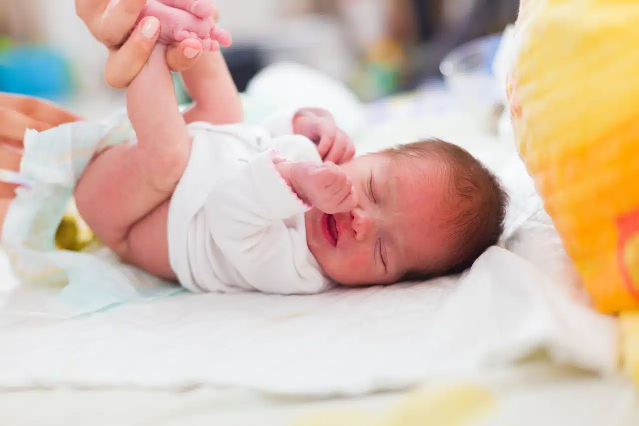 Caca verde en bebés: ¿A qué se debe y qué hacer?