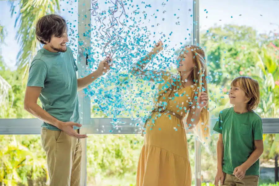 Confeti de colores revelar sexo del bebé