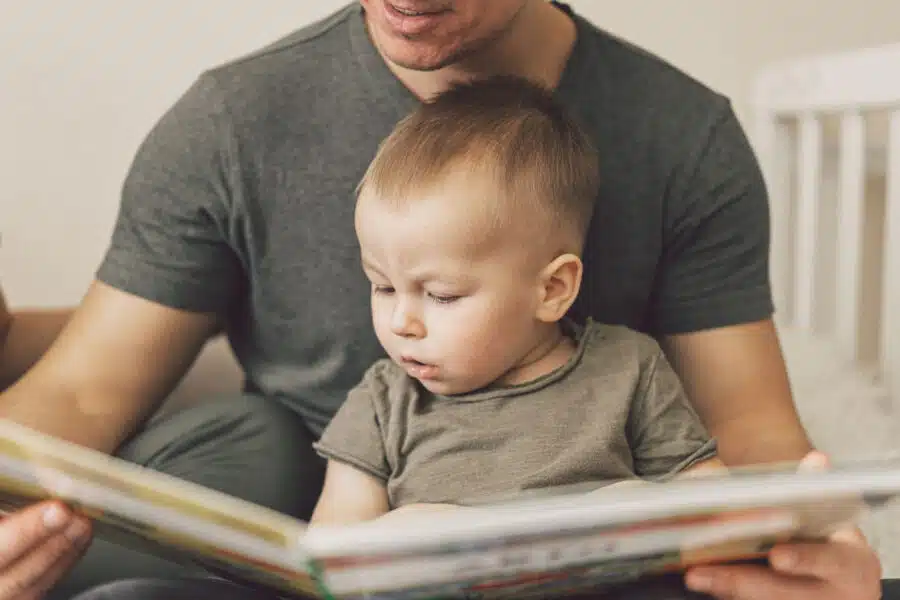 Leer en voz alta ayuda a los niños