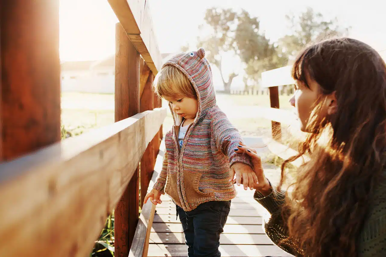 No le quites todas las piedras del camino a tu hijo: Necesita experimentar