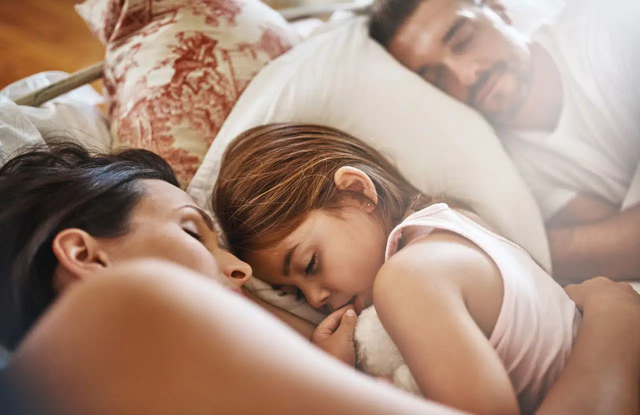 La cama de los padres: un rincón especial que lo cambia todo