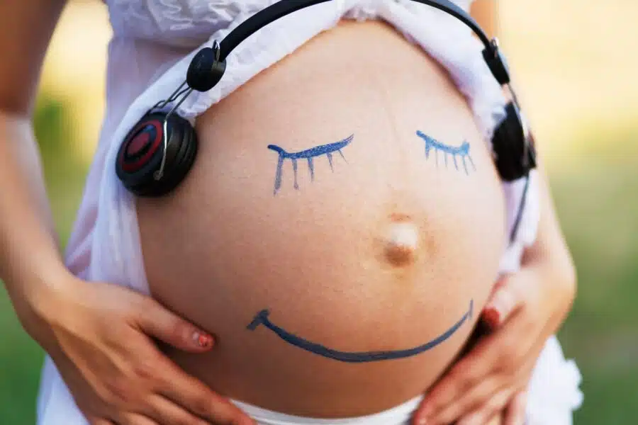 Foto simpatica barriga embarazada