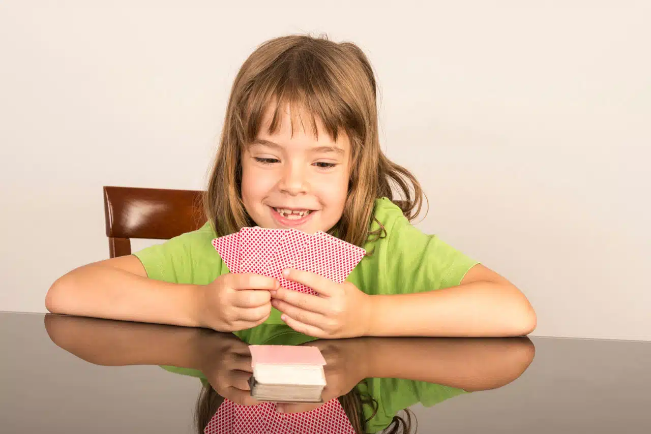 Los mejores juegos de cartas tradicionales para jugar en familia