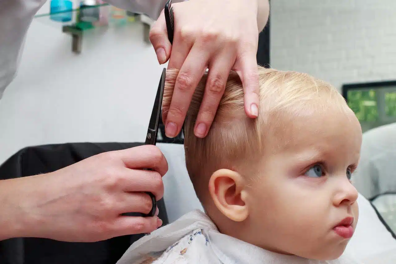 Primer corte de pelo del bebé, ¿cuándo y cómo hacerlo?