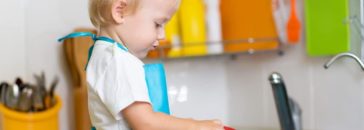 niños ayudan tareas domésticas
